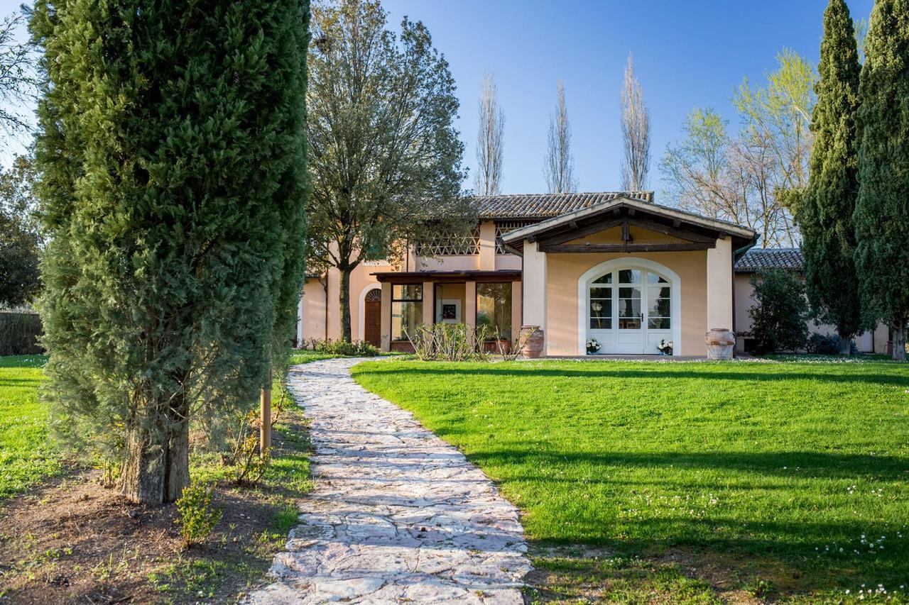 Hotel Villaggio Le Stelline Montefalco Exterior photo