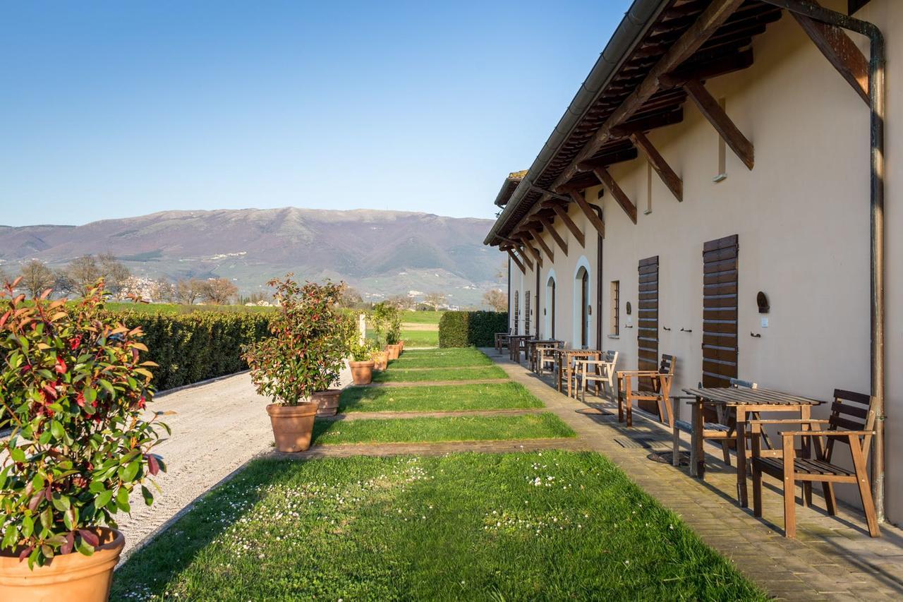 Hotel Villaggio Le Stelline Montefalco Exterior photo